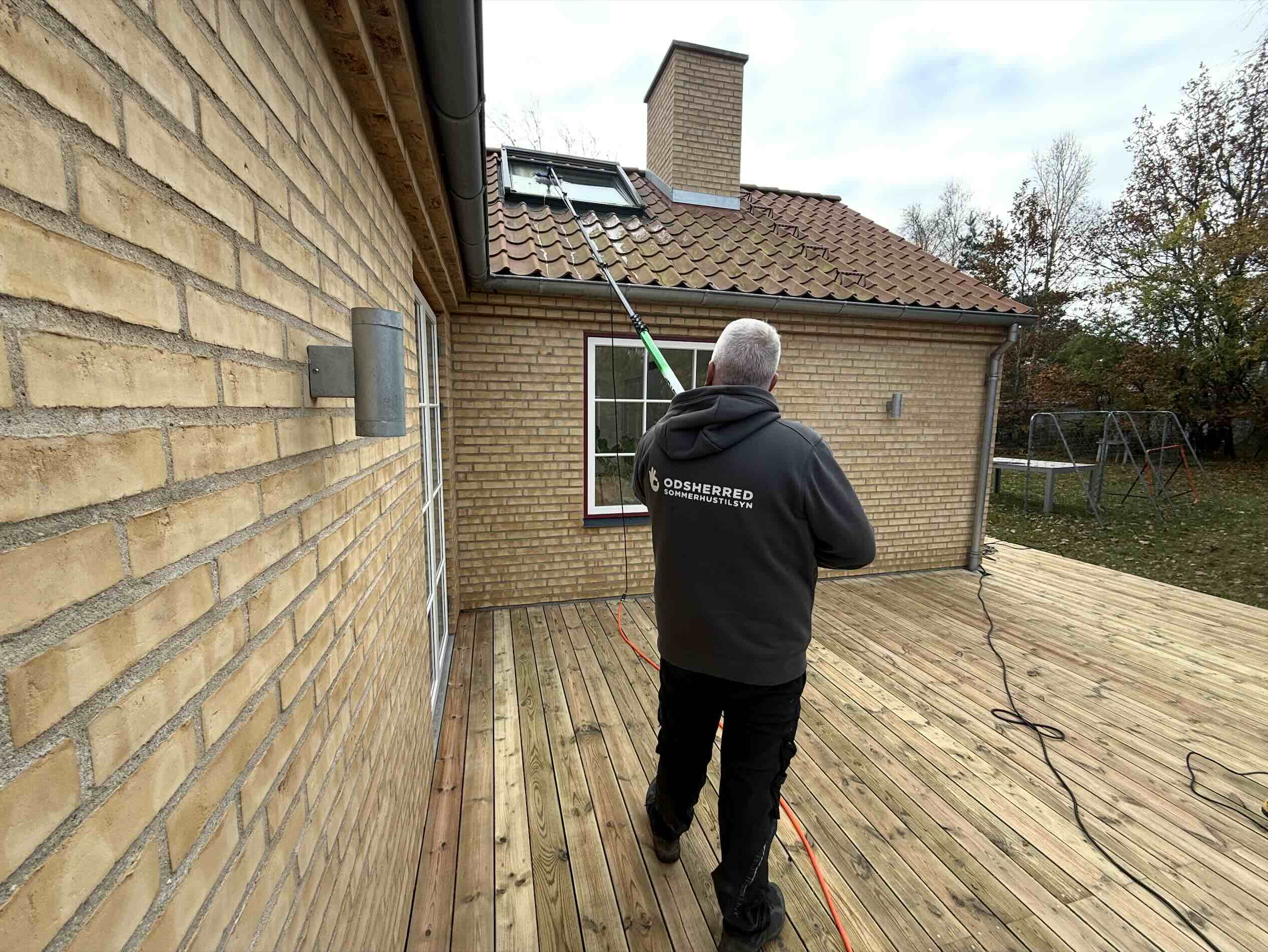 Vinduesvask udført af Odsherred Sommerhustilsyn – grundig rengøring af vinduer i sommerhus